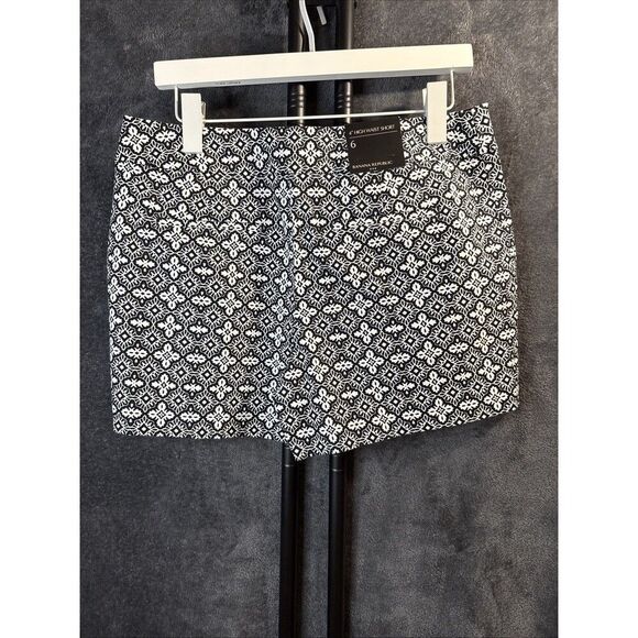 Banana Republic Shorts Women’s Size 6 Black and White Geometric Shape Size Zip - Picture 3 of 8